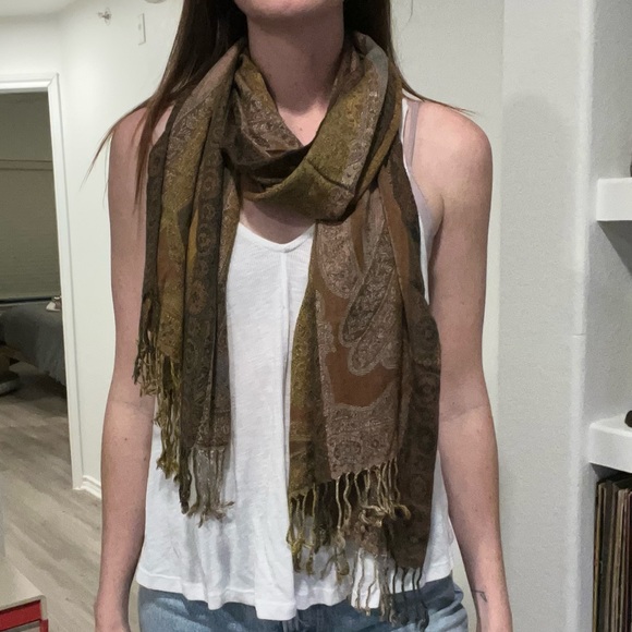 Scarf - Picture 4 of 5